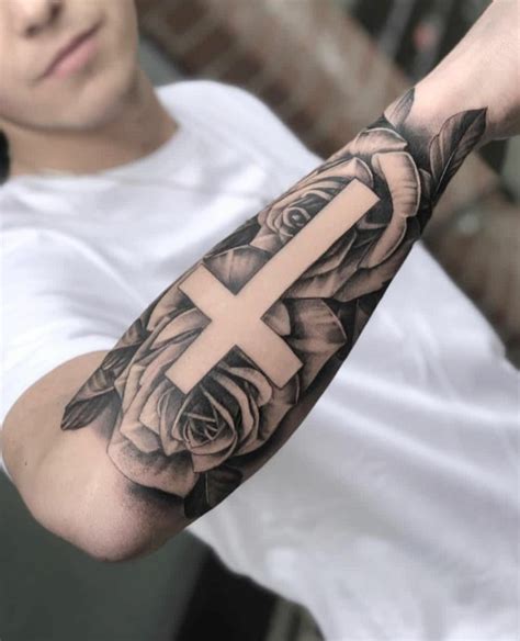 tattoo croce braccio uomo|100 idee su Tatuaggi braccio uomo